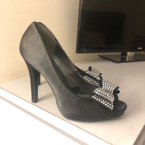 Satin and bling heels - Picture 5 of 5